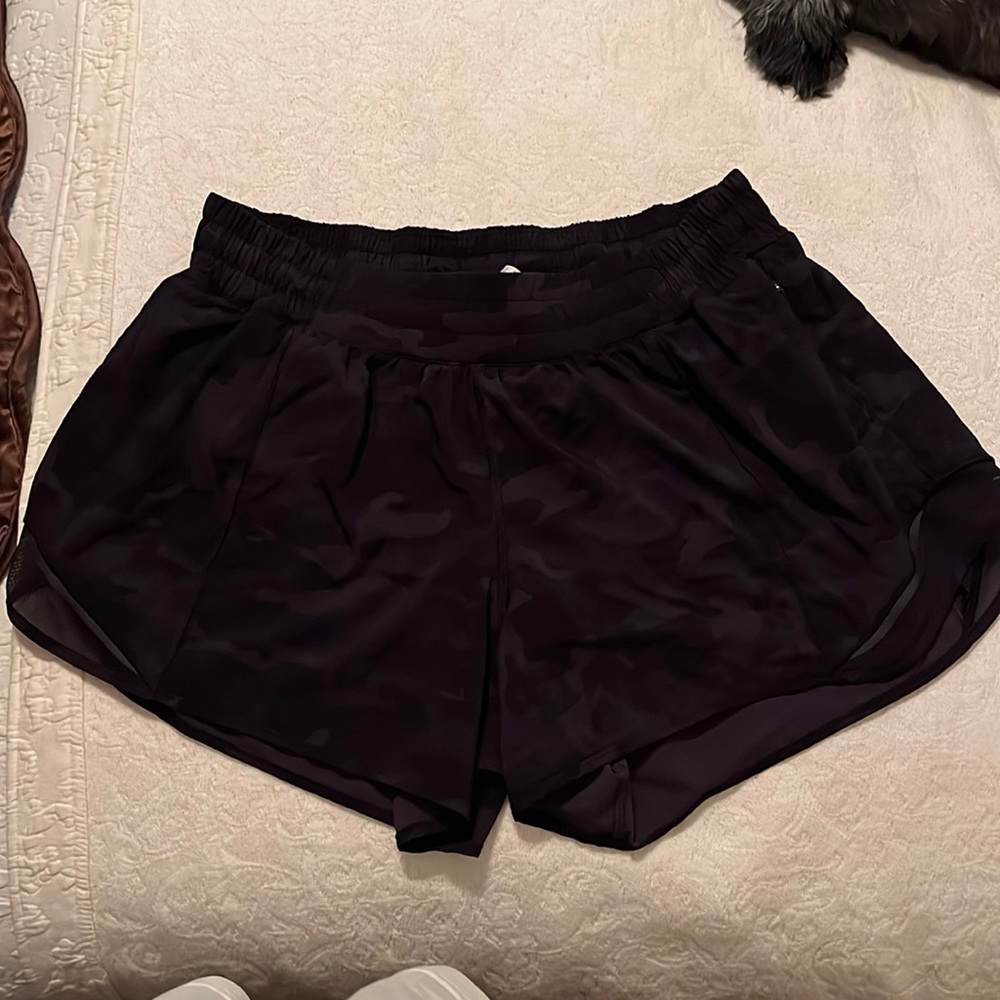 Lululemon hotty hot shorts in black camo